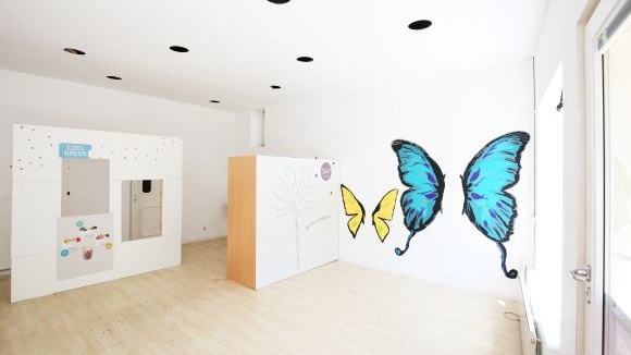 Leerstehende Gewerbefläche von innen (gemalte Schmetterlinge an der Wand) Hauptplatz 16 Neulengbach